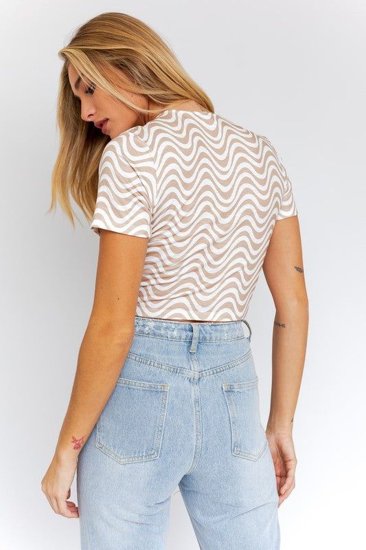 LE LIS | Short Sleeve Front Criss Cross Print Knit Top